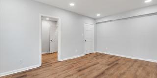 1909 N RHODES Street Gallery 22