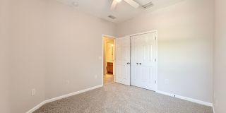 Spacious Townhome! Gallery 27