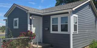 2 bedroom 1 bath house with Detached garage centrally located in Moses Lake Gallery 1