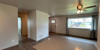 Walk to Das Rec / Close to Landa Park / Remodeled House/ Fridge / Fenced in Yard / NBISD Gallery 19