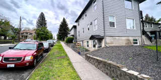 COZY 1BD/1BA LOWER SOUTH HILL APARTMENT | A/C | ON-SITE LAUNDRY | PET FRIENDLY | $250 OFF MOVE-IN, OAC Gallery 9