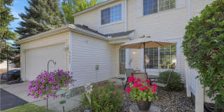 End unit townhome in Eden Prairie *2Bed*1.5Bath Available May 1! Gallery 1