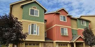 Well maintained 3bd Townhome Gallery 1