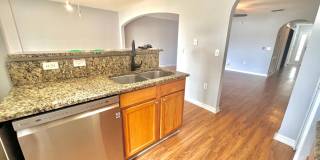 Updated 3BD/2.5BTH Townhome with Exspansive Deck & Attached Garage! Gallery 9