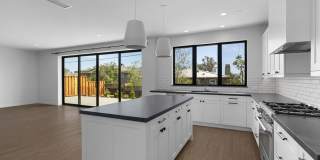 Modern Coastal Lease in Top of the World Gallery 15