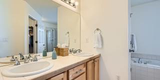 Spacious 4BDR Retreat in Lafayette Gallery 16