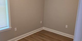 Charming 3 bed, 1.5 bath Gallery 19