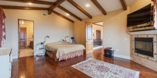 Gorgeous 5 Bedroom Home with sweeping views and pool Gallery 23