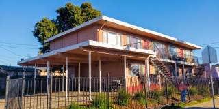 Utilities Paid! Spacious 2-Bed Oakland Unit w/ In-Unit Laundry & Gated Parking Gallery 1