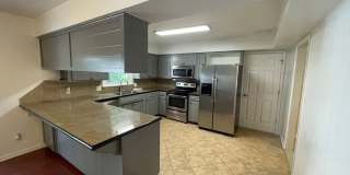 Beautiful 4 bed home Gallery 7