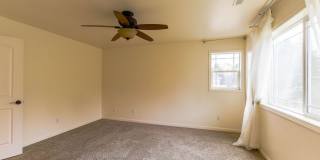 Beautiful 3 bed/2.5 bath single family home w/attached 2 car garage Gallery 40