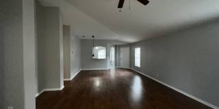 RESERVE AT WEDGEFIELD 3 bedroom 2 bath home with stainless appliances, laminate flooring and a fenced back  yard! Gallery 13