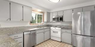 Spacious Four Bedroom Split-Level Home In Milwaukie! Gallery 1