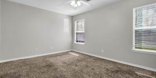 1602 W Elm Street Gallery 17