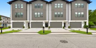 GORGEOUS Like NEW 4/3.5 CUSTOM TOWNHOME Gallery 1