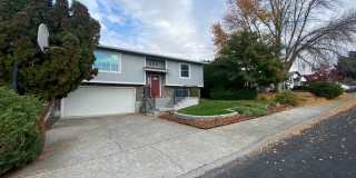 $300 Off 1st Months RENT!!! Spacious 3-Bedroom Home with Large Fenced Yard + RV Parking in The Dalles Gallery 3