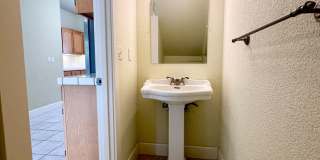 Spacious and bright 2 bed 2.5 bath Townhouse Gallery 7