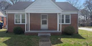 Adorable 2 Bedroom with Stackable Washer/Dryer Gallery 1