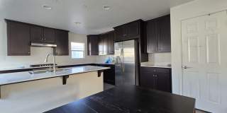 Stunning 3BR 3.5 BATHROOM House in Hayward Gallery 11