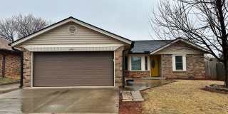 Unique 3bed/2bath Home Available for Rent in Moore! Gallery 1