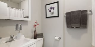 Walnut Square Gallery 12