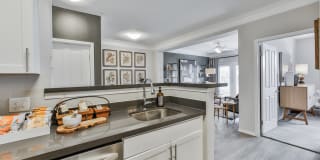 Metro Midtown Gallery 4