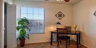 Oak Tree Park Apartments Gallery 8