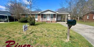 3-bedroom home with spacious yard for rent now! Gallery 1