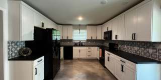 5 Bed 4 Bath Home fenced yard Gallery 77