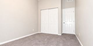 500 E Ormsby Ave Gallery 11