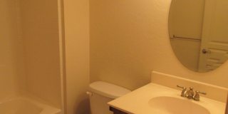 Fantastic Condo located close to Ft. Sill, Shopping and Restaurants Handicap Accessible! No Pet Home! Gallery 22