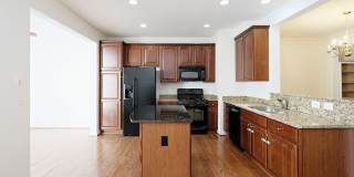 Pet-Friendly Cherry Hill Townhome Gallery 3