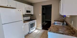Southside Flats 3 bedroom! Central AC! Washer and Dryer Included! Available 8/21 Gallery 8