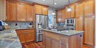 Desirable Oregon City / Luxury Home, High End Amenities, Central Air, Central Vac, Tank-less Hot Water & More! Gallery 11