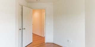 Lovely Townhome Conveniently Located! Gallery 30