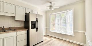2 Bedroom Townhome in NW Greensboro near parks and Greenway Gallery 7