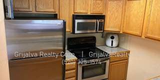 Furnished 2 Bedroom Condo with Community Pool Close to the UofA! (Speedway/Euclid) Gallery 4