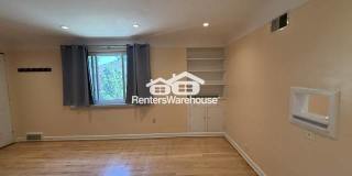 1535 Hudson Street Gallery 17