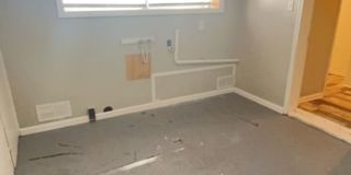 Spacious 2 Bedroom Home! Garage! Fenced in Backyard! Available Now! Gallery 6