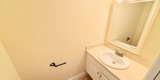 Spacious 3-Bedroom Condo in the Indian Canyon Gardens Community Gallery 11