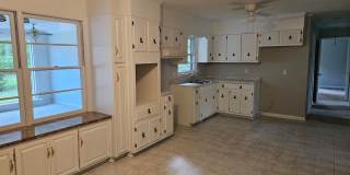 Beautiful renovated 3 bed, 1.5 bath unfurnished home located in Hampstead Gallery 8