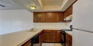3 Bedroom/2Bath/2Car Duplex- 2 Car Garage-1.5 from Chilsholm Creek Gallery 8