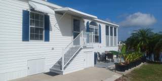 Newly Remodeled / Furnished 2 Bedroom / 2 Bathroom Gallery 1