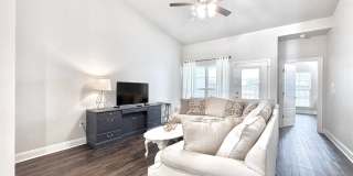Elegant Townhouse in StoneLake Village – Stylish 3BR/2BA with Garage & Patio Gallery 9