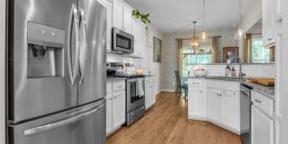 4 bedroom 2.5 bathroom home close to beaches, shopping, and Marine Corps Bases. Gallery 16