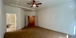 Spacious Home on Golf Course  - All Bedrooms En Suite Gallery 18