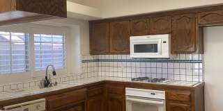 Gorgeous 3 Bedroom 2 Bath Home Gallery 7