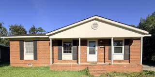 Three Bedroom Home in Hahira Gallery 1