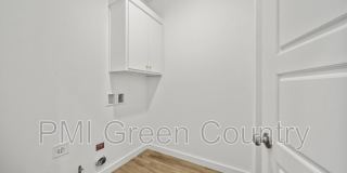 118 East Elgin Street Gallery 32