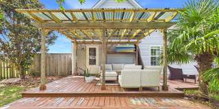 Beautiful 3 bd/ 2.5 house with Renovated Kitchen Gallery 45